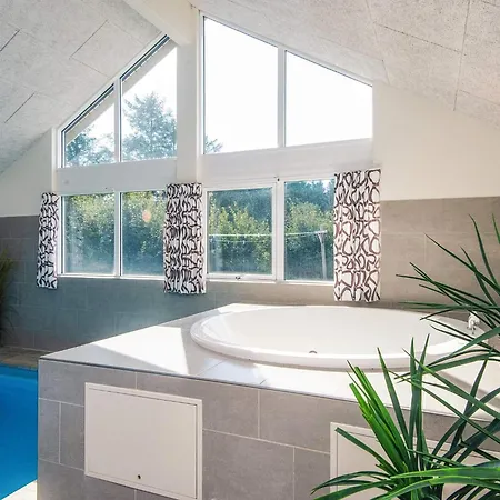 Luxury Pool Retreat In - By Traum Nyaraló *