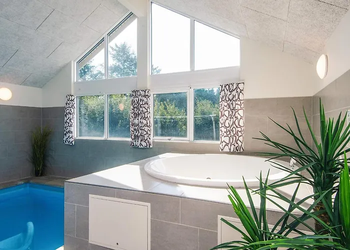 Luxury Pool Retreat In - By Traum Casa vacanze *